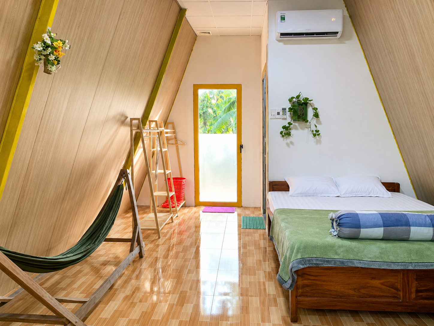 Spacious 50 m² private bungalow with air conditioning in a coconut garden homestay in Ben Tre