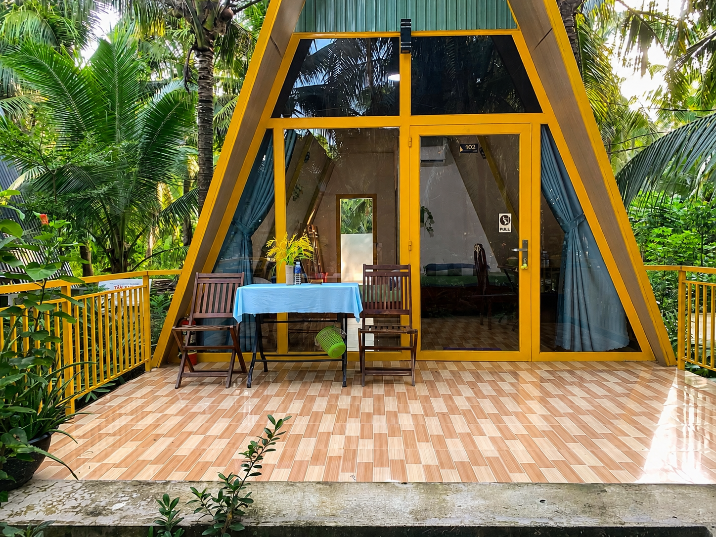 Private bungalow in Ben Tre – Golden Yellow Home