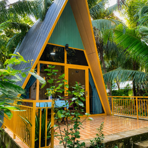 Private bungalow in Ben Tre surrounded by coconut trees